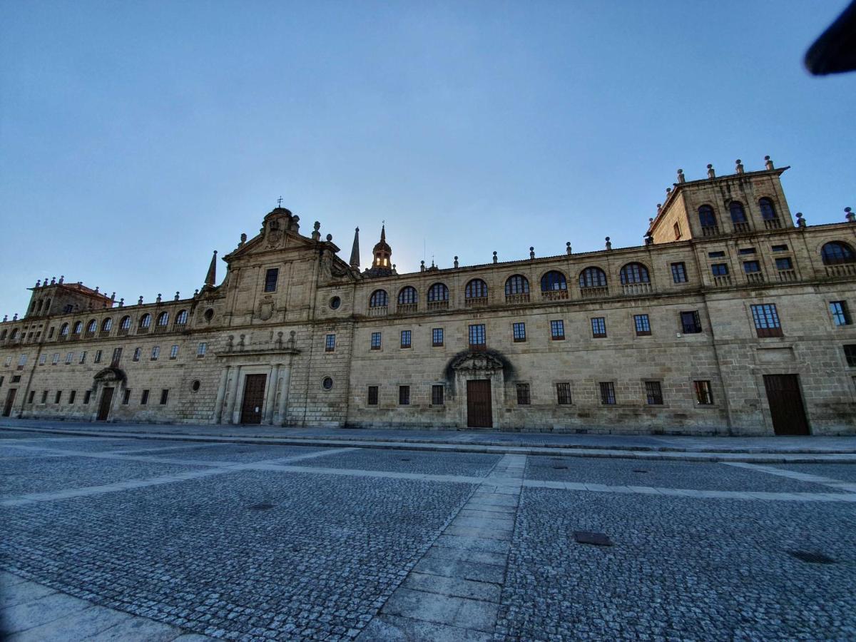 Acogedor Apartamento En El Centro De Monforte Monforte De Lemos Zewnętrze zdjęcie
